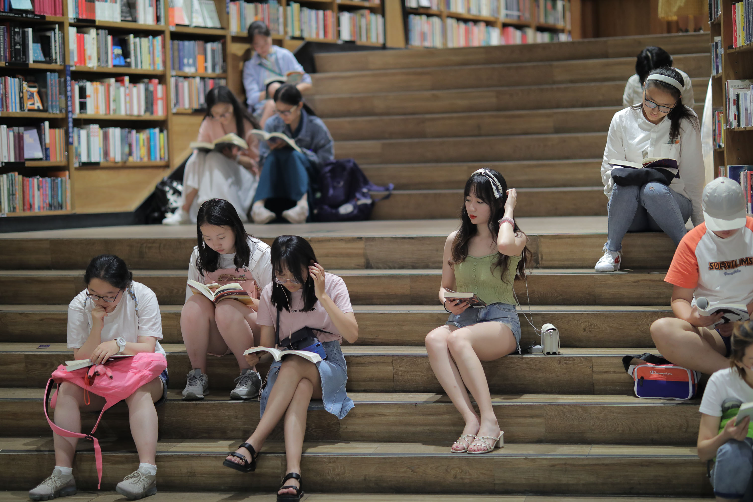 搭讪来旅游的热裤小妹 照片190p