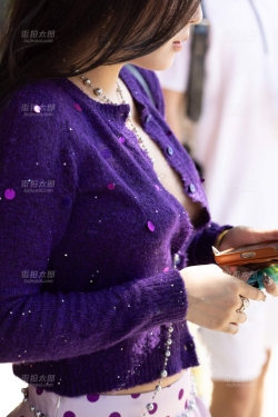 LB222-220P 上海时装周-气质美少妇穿衣服不扣扣子露美胸