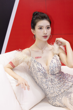 240329-6=30 网红车模BB酱坐姿拍摄