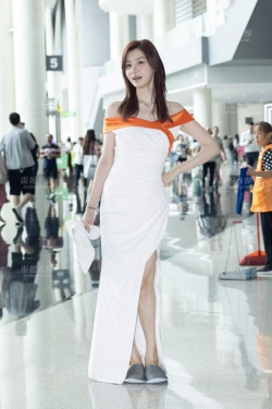 LB288-51P 成都车展-偶遇顶流大模张芮尔女神拖鞋随拍