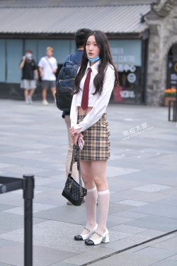 格子裙半腿白丝 21-08-17-122P
