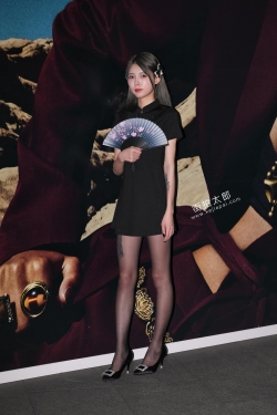 执扇高挑黑丝美女 21-09-04-68P