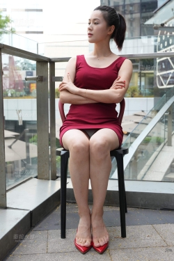 金融极品轻熟红鞋美腿242P视相机8K8min