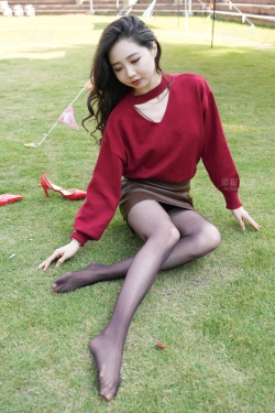 红高跟黑丝草地漫步513P视8K18min