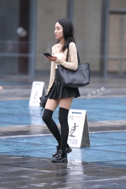 黑短裙长黑袜 21-08-17-71P