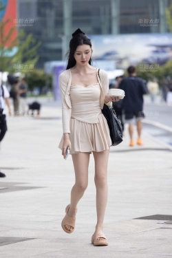 LB174-128P 成都车展-176百万网红车模猫大人下班