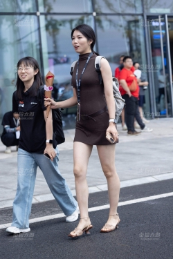 LB180-56P 成都车展-高挑气质美女主播下班