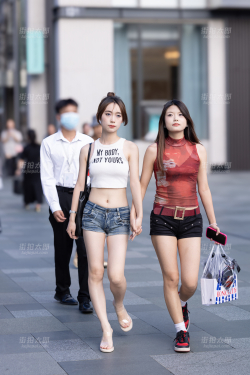 230630-12=19 街拍热裤双美辣妹