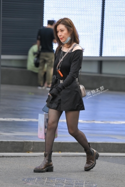皮裙黑丝 21-04-01-34P