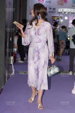 看走眼拍到重口味肉丝凉拖想吐26P