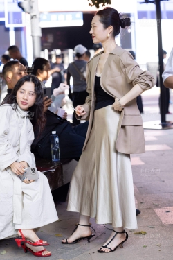 LB177-117P上海时装周-爱抽烟的气质韵味美足少妇