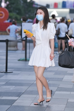 白短裙黑凉拖 21-08-03-127P