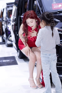 LB348-42P上海车展-唇红齿白的百万网红香菜ting微露春光