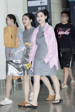 LB199-34P 三位肉丝美腿礼仪小姐对我笑