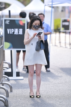 白短裙黑高跟 21-04-14-57P