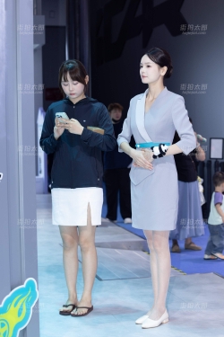 LB114-54P 成都车展-某展台穿珠光丝袜的气质美女礼仪