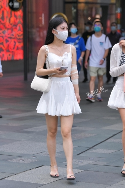 吊带白裙 21-08-18-67P