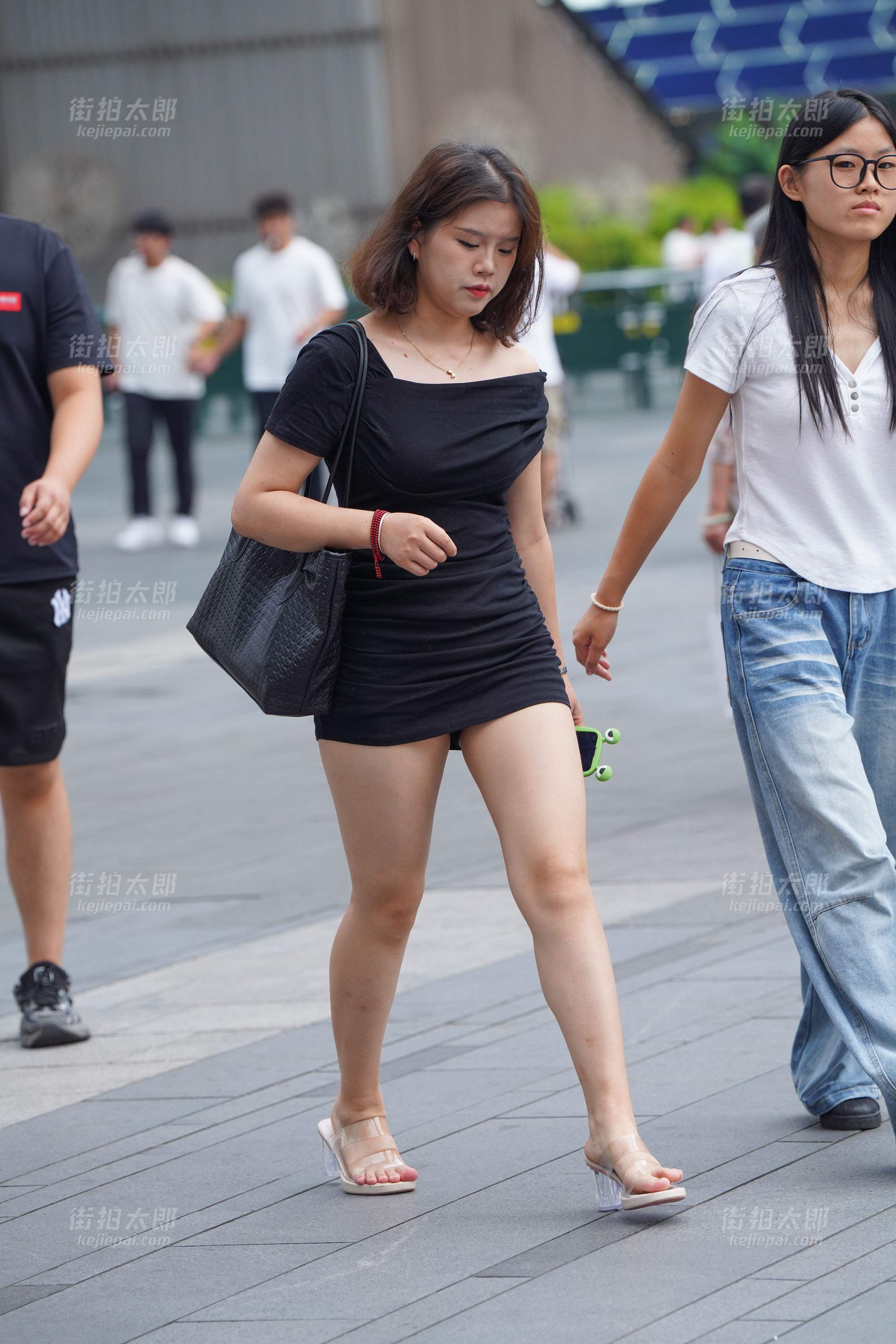 260703-4 37p