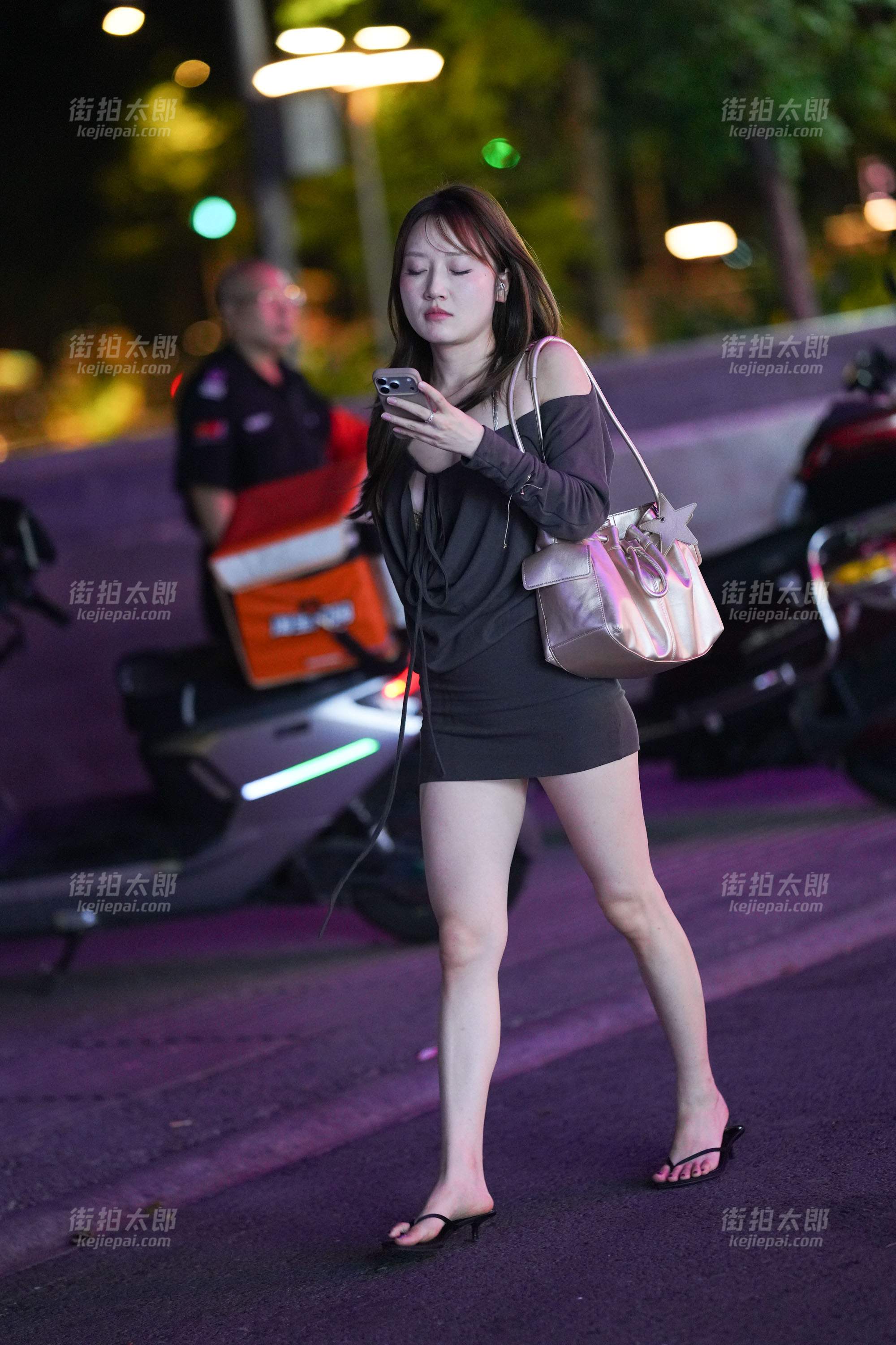 260725-3 40p