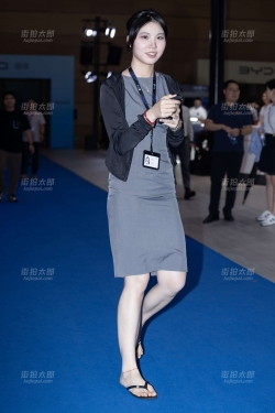 LB010-41P 美女销售看到我在拍她，心里乐开了花